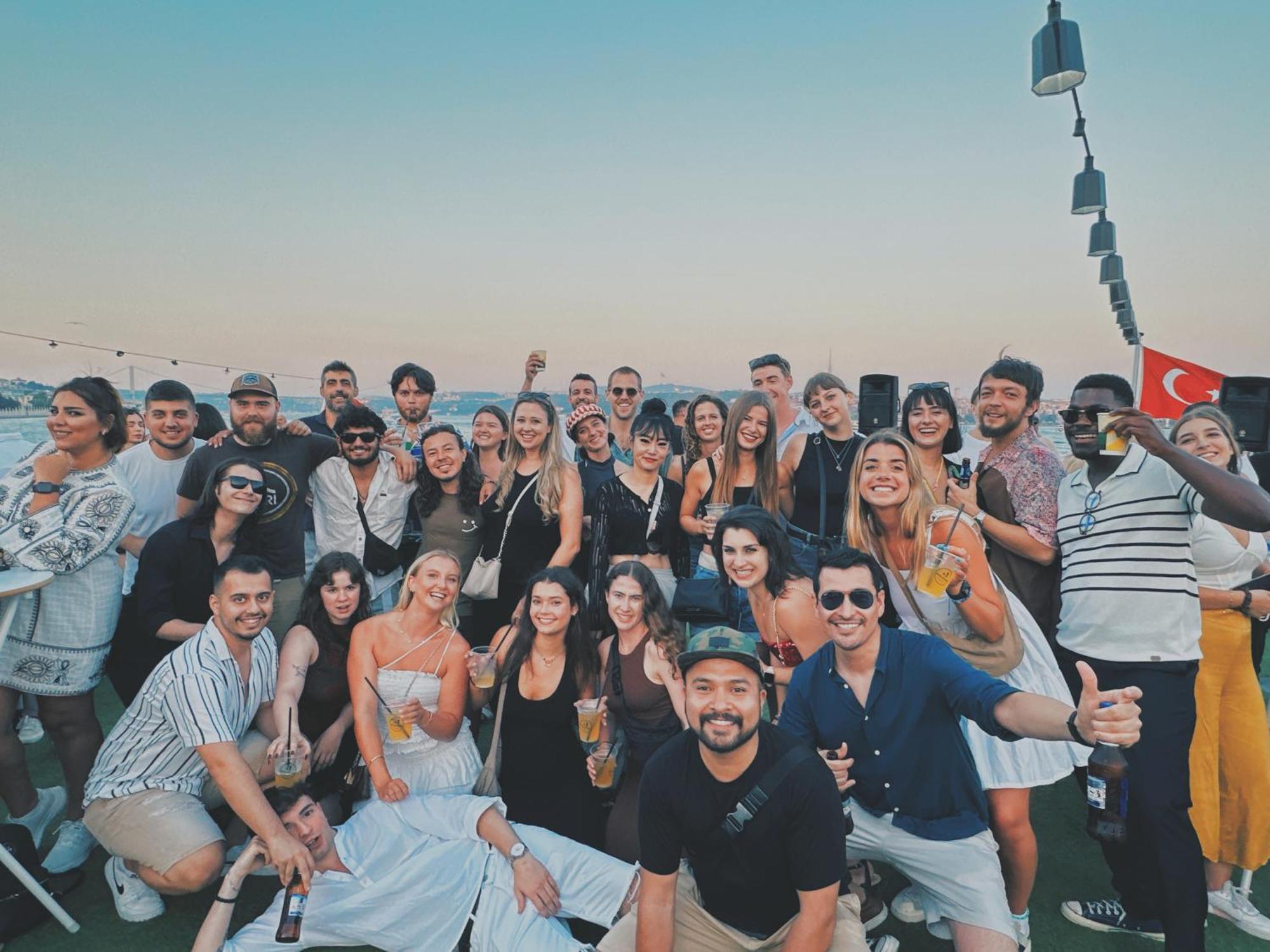 Cheers Midtown Hostel Истанбул Екстериор снимка