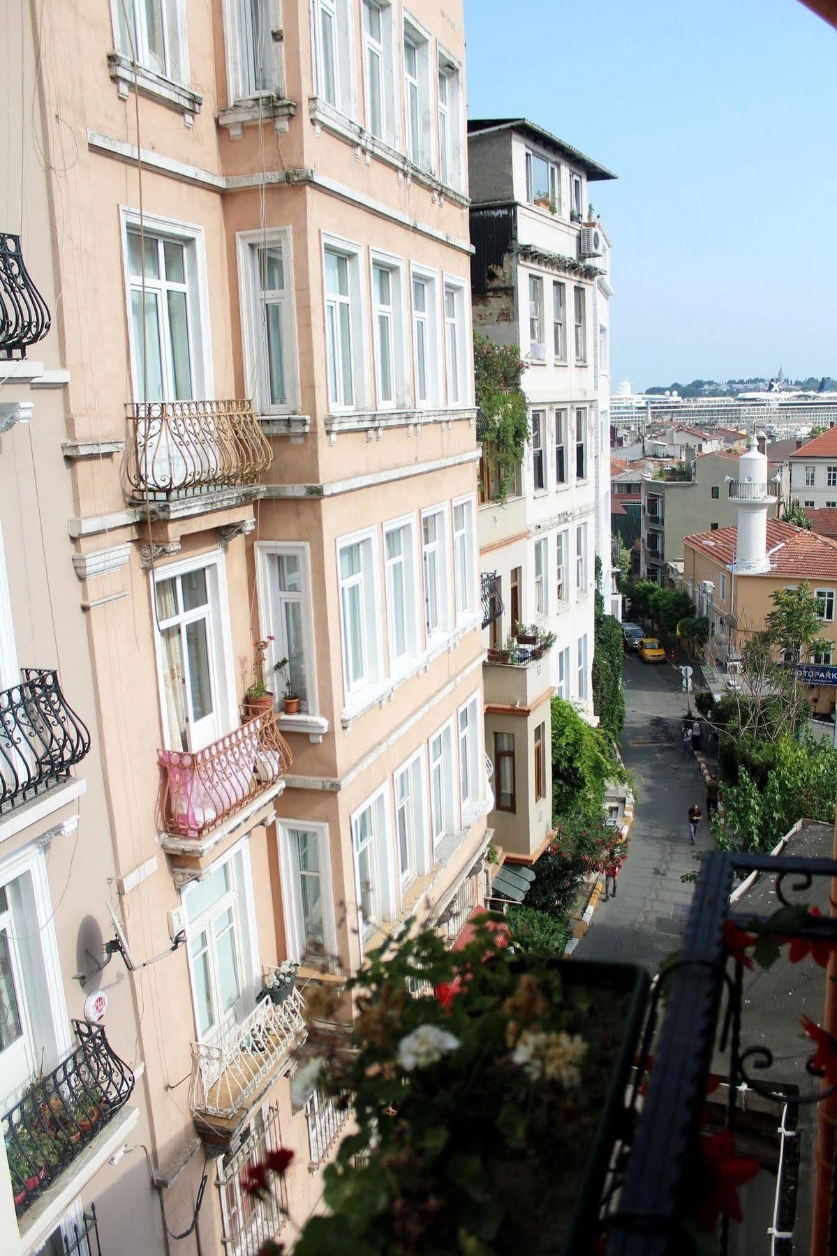 Cheers Midtown Hostel Истанбул Екстериор снимка